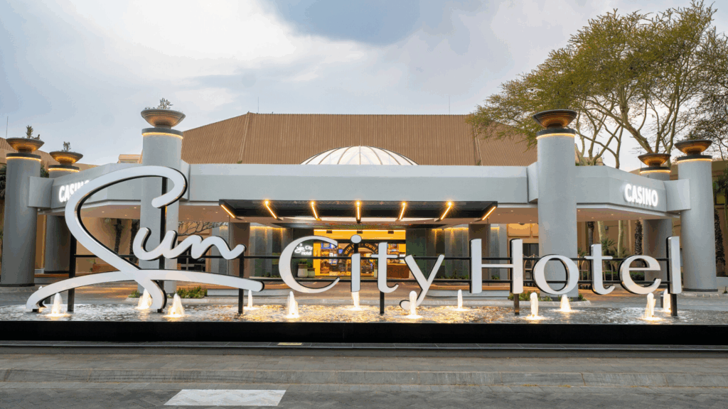 Sun City Hotel : The Grand Dame of African Glamour Gets a Spectacular Revival